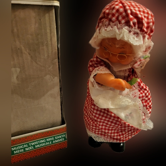 🎄Vintage Musical Twisting Action Mrs Claus Plays christmas music Used with Box - Picture 1 of 9